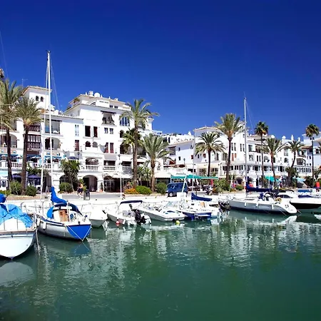 Close To The Marina And Beaches Of Sotogrande, Experience Sophistication In This Contemporary Four-Bedroom Frontline Golf Townhouse In The San Roque Club-3